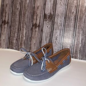 Clark’s Blue Artisan CliffRose Boat Shoes. Size 9 M Women’s
